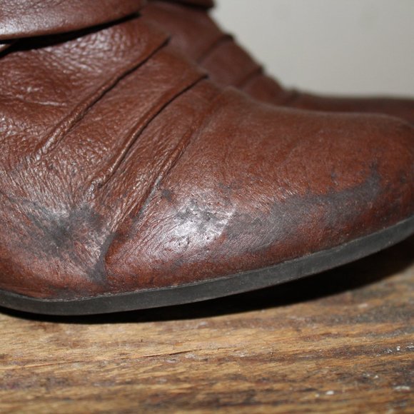 LEATHER BOOTIES WITH GOLD BUCKLE - WOMEN'S SIZE 7.5 - Picture 4 of 6